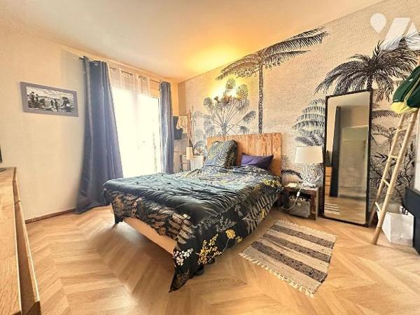 A VENDRE LE PRADET (VAR) 83220 - SPACIEUSE VILLA DE 215 M2 - TYPE 9 PIECES COMPORTANT 5/6 CHAMB...