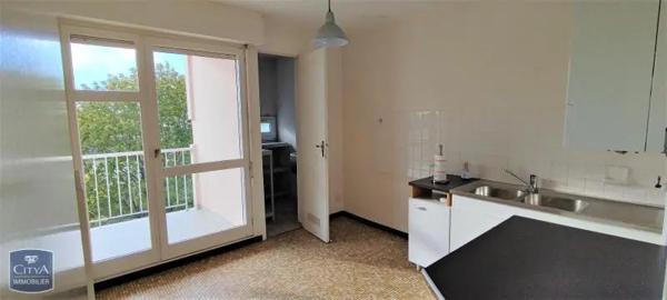 Appartement à louer 2 pièces 67.27m² Poitiers (86000)