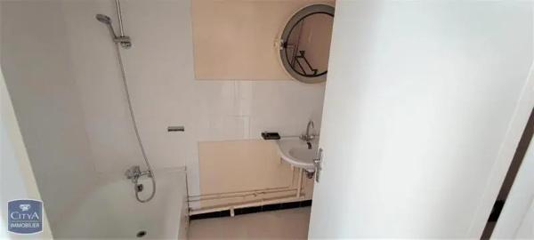 Appartement à louer 2 pièces 67.27m² Poitiers (86000)