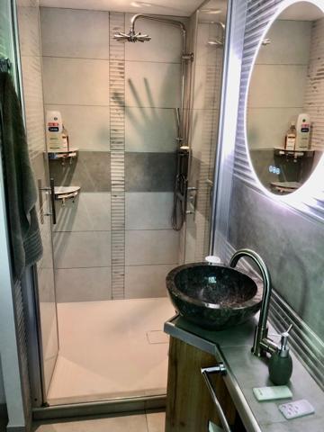 Maison 130 m2 sur plus de 5 hectares de bois et prairie.