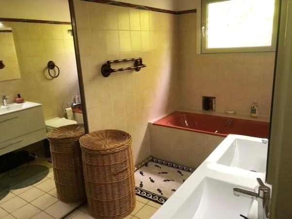 Maison 130 m2 sur plus de 5 hectares de bois et prairie.