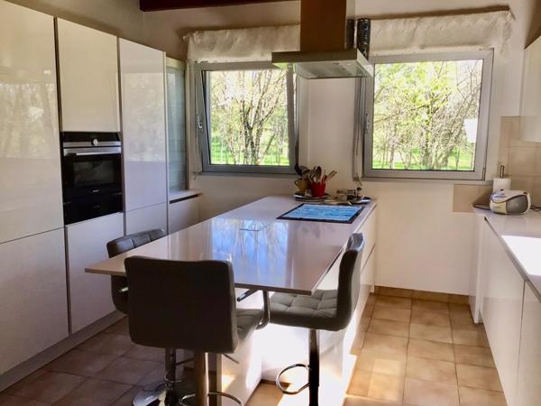 Maison 130 m2 sur plus de 5 hectares de bois et prairie.