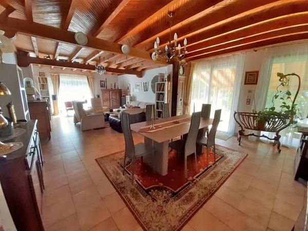 Maison 130 m2 sur plus de 5 hectares de bois et prairie.