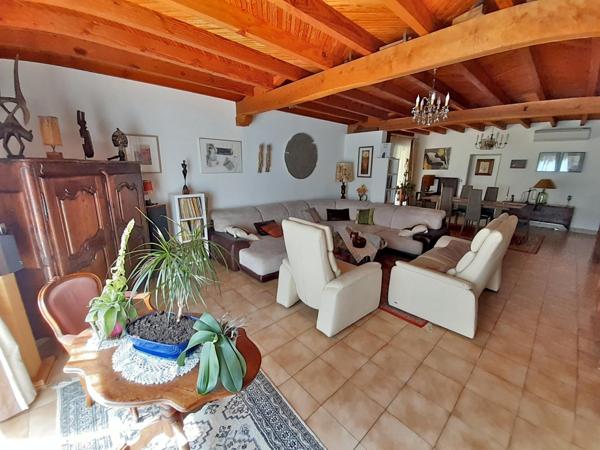 Maison 130 m2 sur plus de 5 hectares de bois et prairie.