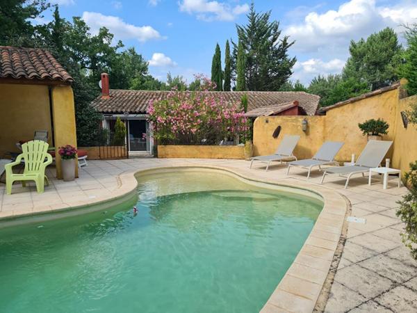 Villa avec piscine à Roussillon