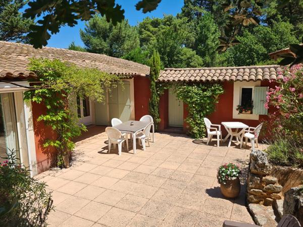 Villa avec piscine à Roussillon