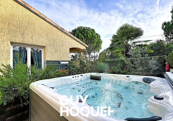 Villa Plain pied 4 chambres et Terrain de 832 m² environ - 71000 SENNECE LES MACON