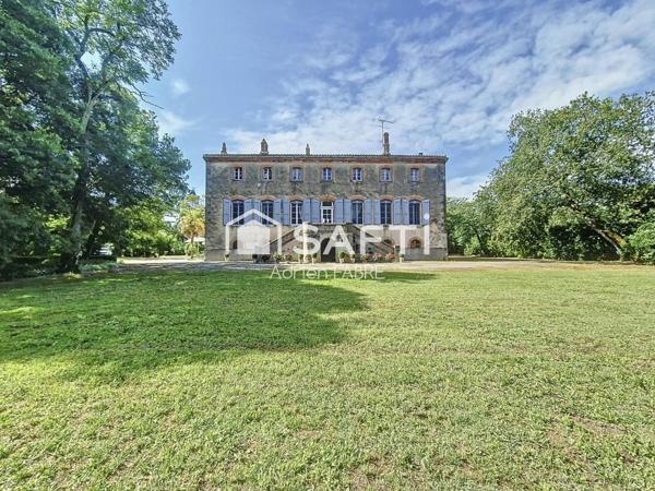 À VENDRE – CHÂTEAU DU XIXe SIÈCLE – 448 m²  avec un parc de 7 hectares  aux portes de Toulouse
