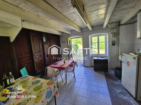 Maison à rénover avec beau potentiel