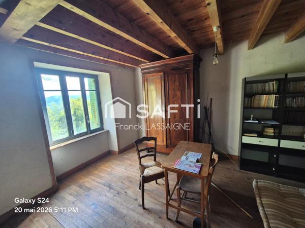 Maison à rénover avec beau potentiel