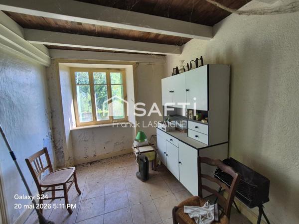 Maison à rénover avec beau potentiel