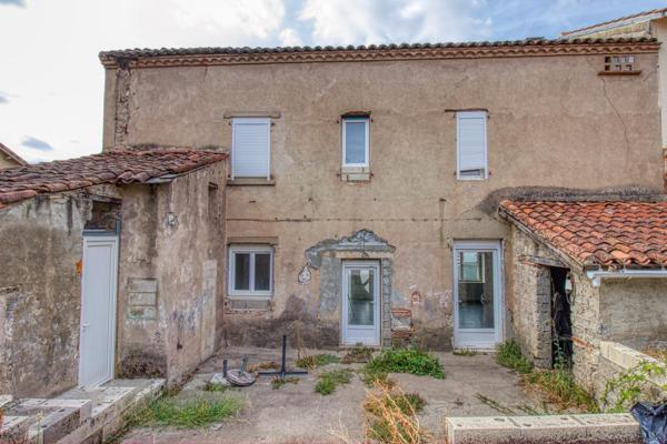Maison de ville familiale de 152 m² avec grand jardin de 1 526 m², commerces à pied!