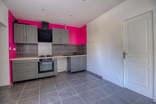 Maison de ville familiale de 152 m² avec grand jardin de 1 526 m², commerces à pied!