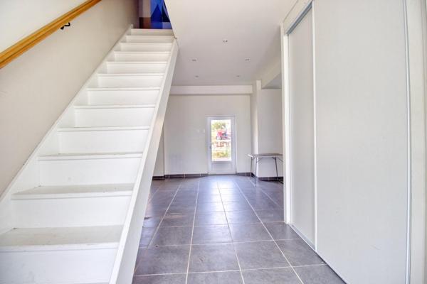 Maison de ville familiale de 152 m² avec grand jardin de 1 526 m², commerces à pied!