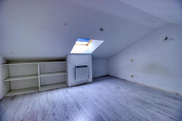 Maison de ville familiale de 152 m² avec grand jardin de 1 526 m², commerces à pied!