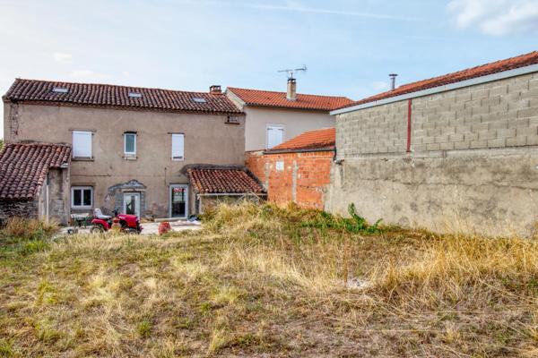 Maison de ville familiale de 152 m² avec grand jardin de 1 526 m², commerces à pied!