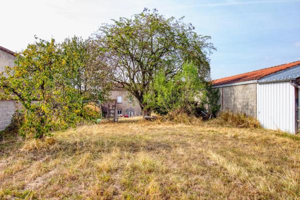 Maison de ville familiale de 152 m² avec grand jardin de 1 526 m², commerces à pied!