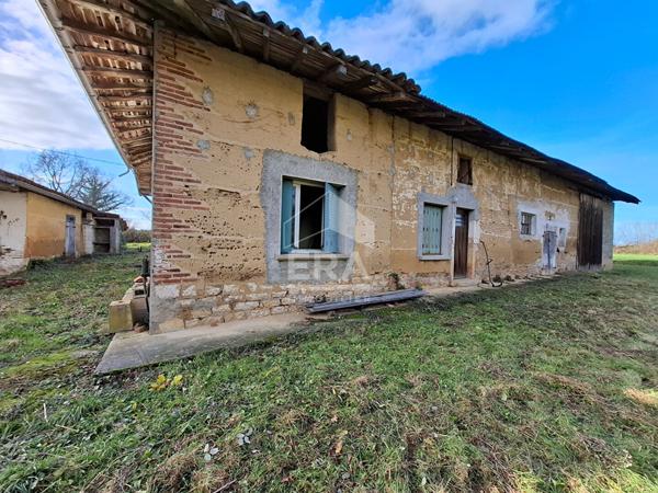 Corps de ferme proche de Montrevel, 5min dans environnement calme avec dépendances