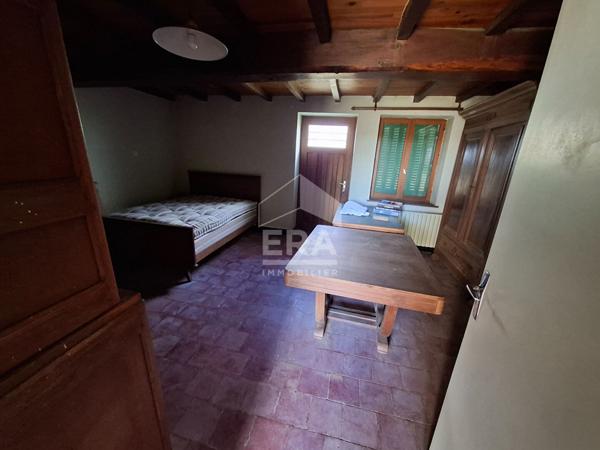 Corps de ferme proche de Montrevel, 5min dans environnement calme avec dépendances