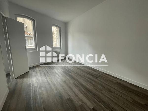 Location Studio 24 m² - 71 RUE ADOLPHE THIERS Marseille 13001