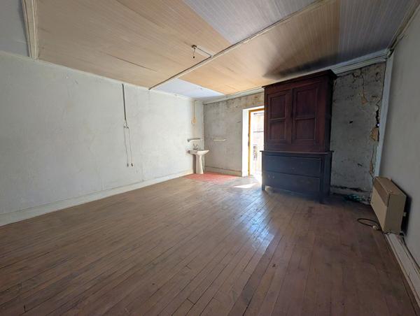 Villecomtal, Maison de village 70 m² à rénover + combles Villecomtal