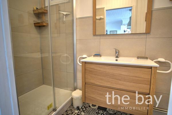 Lège-Cap-Ferret (33950) Bas de villa avec accès au bassin.