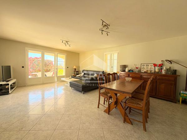 A VENDRE 84120 PERTUIS MAISON TYPE 6 PIECES D'ENVIRON 146M² AVEC DOUBLE GARAGE, PISCINE, POOL HOUSE ET JARDIN