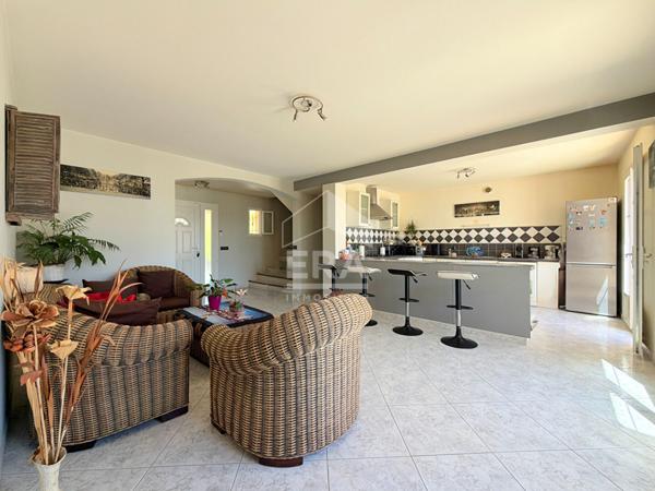A VENDRE 84120 PERTUIS MAISON TYPE 6 PIECES D'ENVIRON 146M² AVEC DOUBLE GARAGE, PISCINE, POOL HOUSE ET JARDIN