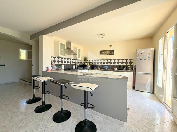 A VENDRE 84120 PERTUIS MAISON TYPE 6 PIECES D'ENVIRON 146M² AVEC DOUBLE GARAGE, PISCINE, POOL HOUSE ET JARDIN
