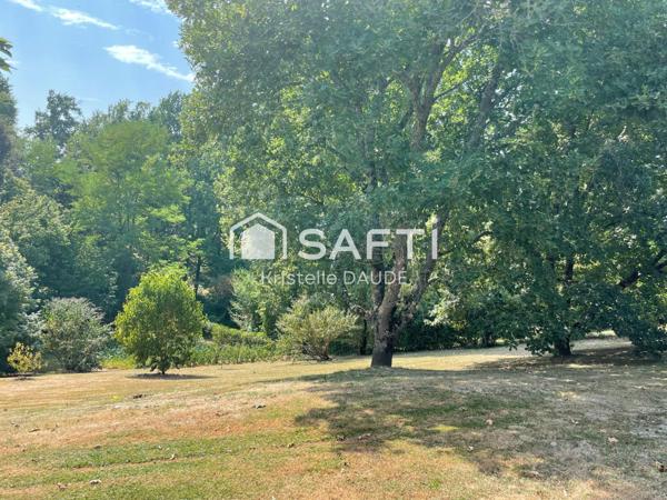 Terrain à bâtir dans un environnement boisé