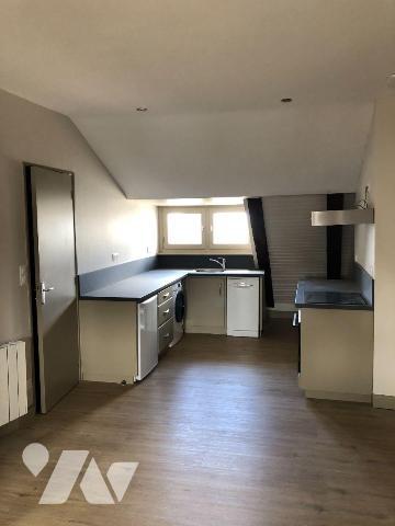 A vendre à Mauriac (CANTAL), un immeuble de rapport entièrement rénové en centre-ville, compren...