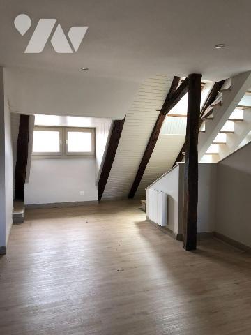 A vendre à Mauriac (CANTAL), un immeuble de rapport entièrement rénové en centre-ville, compren...