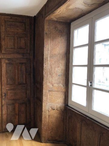 A vendre à Mauriac (CANTAL), un immeuble de rapport entièrement rénové en centre-ville, compren...