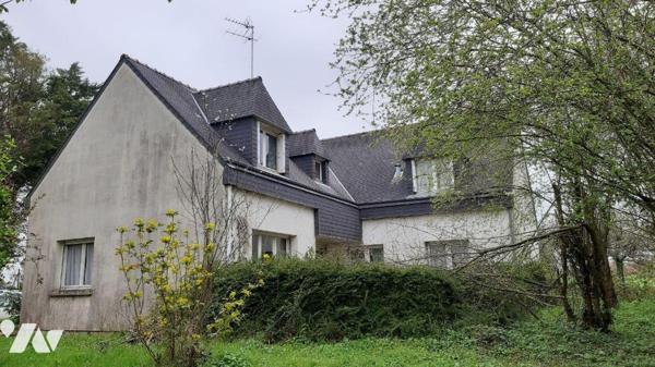 Sortie de ville, dans hameau au calme avec un beau terrain de 2.397 m², une maison d'habitation...