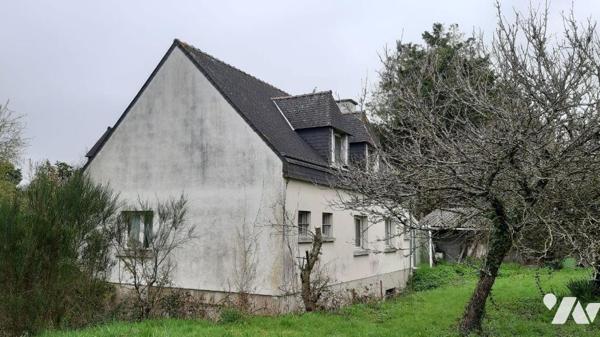Sortie de ville, dans hameau au calme avec un beau terrain de 2.397 m², une maison d'habitation...
