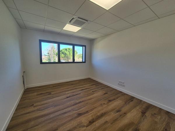 LIMOUX LOCAL PROFESSIONNEL NEUF AVEC PARKING