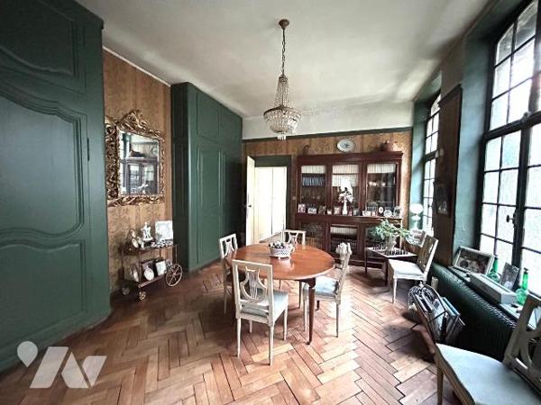 Belle propriété Berguoise au cachet préservé sur une parcelle de 600 m2 proposant:

Rdc: gran...