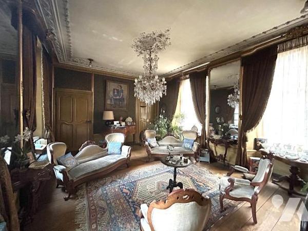 Belle propriété Berguoise au cachet préservé sur une parcelle de 600 m2 proposant:

Rdc: gran...