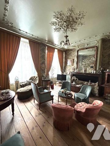 Belle propriété Berguoise au cachet préservé sur une parcelle de 600 m2 proposant:

Rdc: gran...