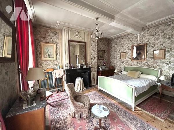 Belle propriété Berguoise au cachet préservé sur une parcelle de 600 m2 proposant:

Rdc: gran...