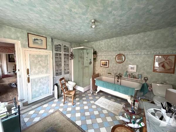 Belle propriété Berguoise au cachet préservé sur une parcelle de 600 m2 proposant:

Rdc: gran...