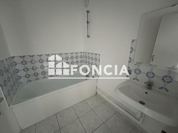 Location Appartement 2 pièces 41.25 m² - 8 AVENUE DU MAIL Bagnols Sur Ceze 30200