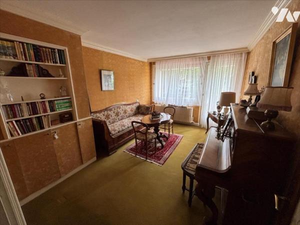 Maison 5 pièces (environ 130 m² habitables) située dans un secteur calme, proche de toutes commodité