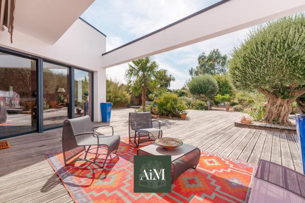 Maison d'architecte d'exception de 380 m² à Vannes avec piscine intérieure, parc arboré