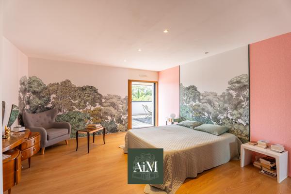 Maison d'architecte d'exception de 380 m² à Vannes avec piscine intérieure, parc arboré
