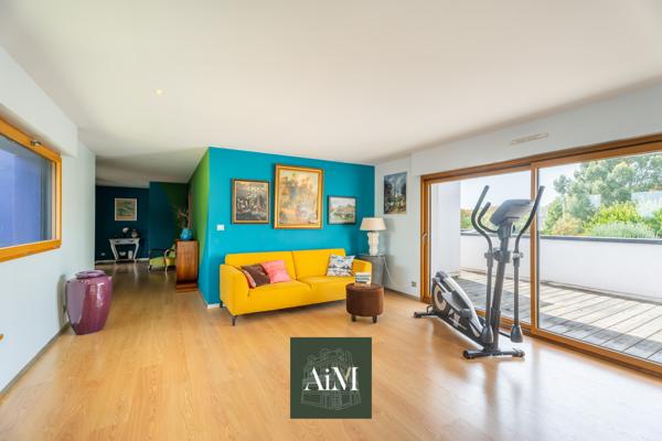 Maison d'architecte d'exception de 380 m² à Vannes avec piscine intérieure, parc arboré