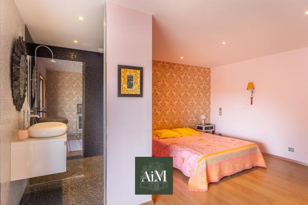 Maison d'architecte d'exception de 380 m² à Vannes avec piscine intérieure, parc arboré