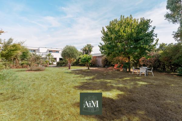 Maison d'architecte d'exception de 380 m² à Vannes avec piscine intérieure, parc arboré