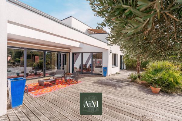 Maison d'architecte d'exception de 380 m² à Vannes avec piscine intérieure, parc arboré