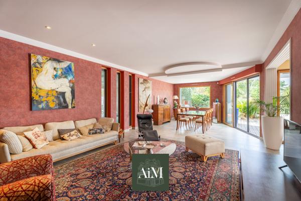 Maison d'architecte d'exception de 380 m² à Vannes avec piscine intérieure, parc arboré